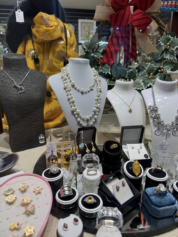 Vintage Pearl Necklace and Jewellery Collection